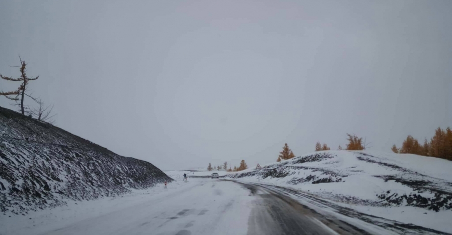 СЭРЭМЖЛҮҮЛЭГ: Баруун чиглэлийн авто зам цас ихтэй, халтиргаатай байна
