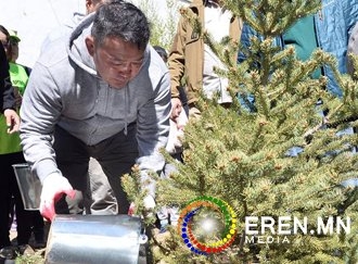 Монгол Улсын Ерөнхийлөгч Х.Баттулга Нийслэлийн өргөө амаржихын хашаанд мод тарьж, эмнэлгийн үйл ажиллагаатай танилцав