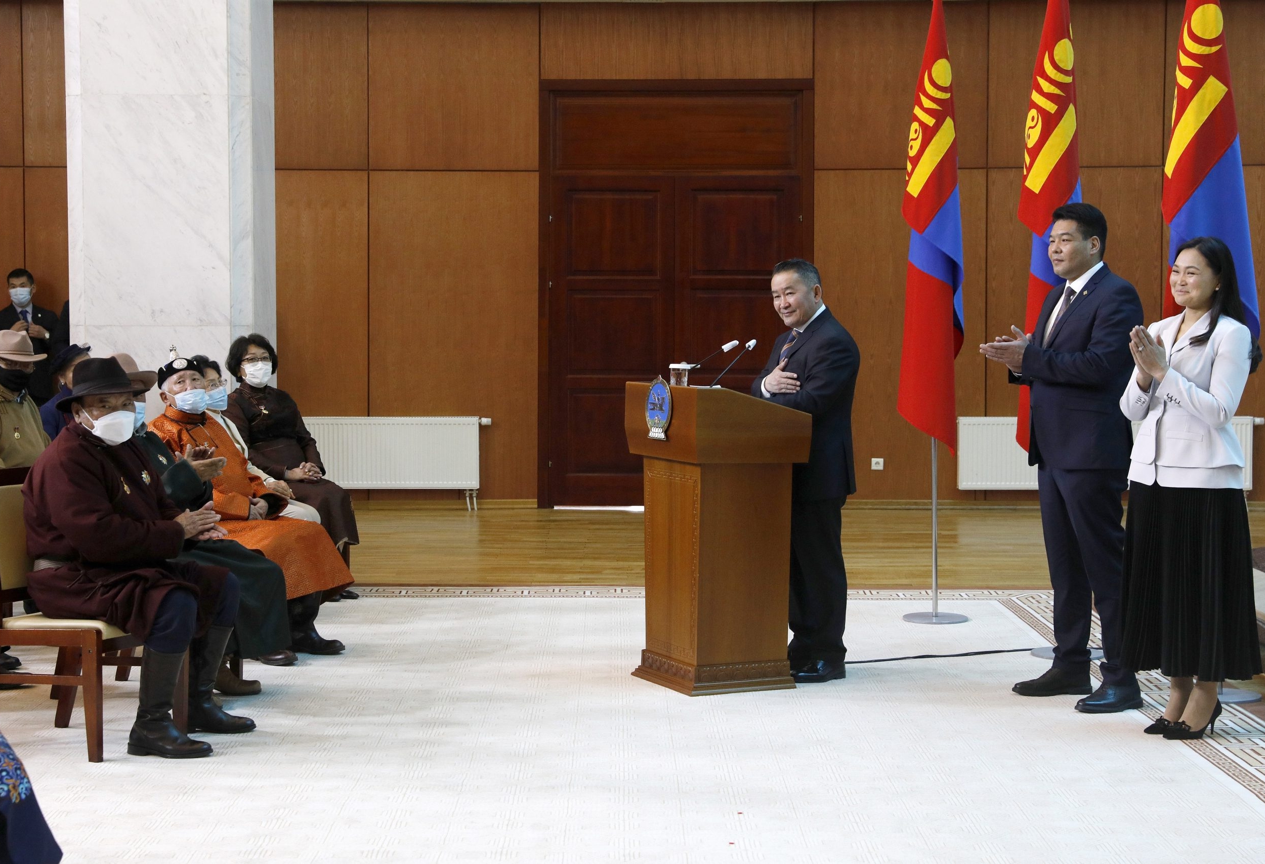 Монгол Улсын Ерөнхийлөгч Х.Баттулга төрийн дээд цол, одон, медаль гардууллаа