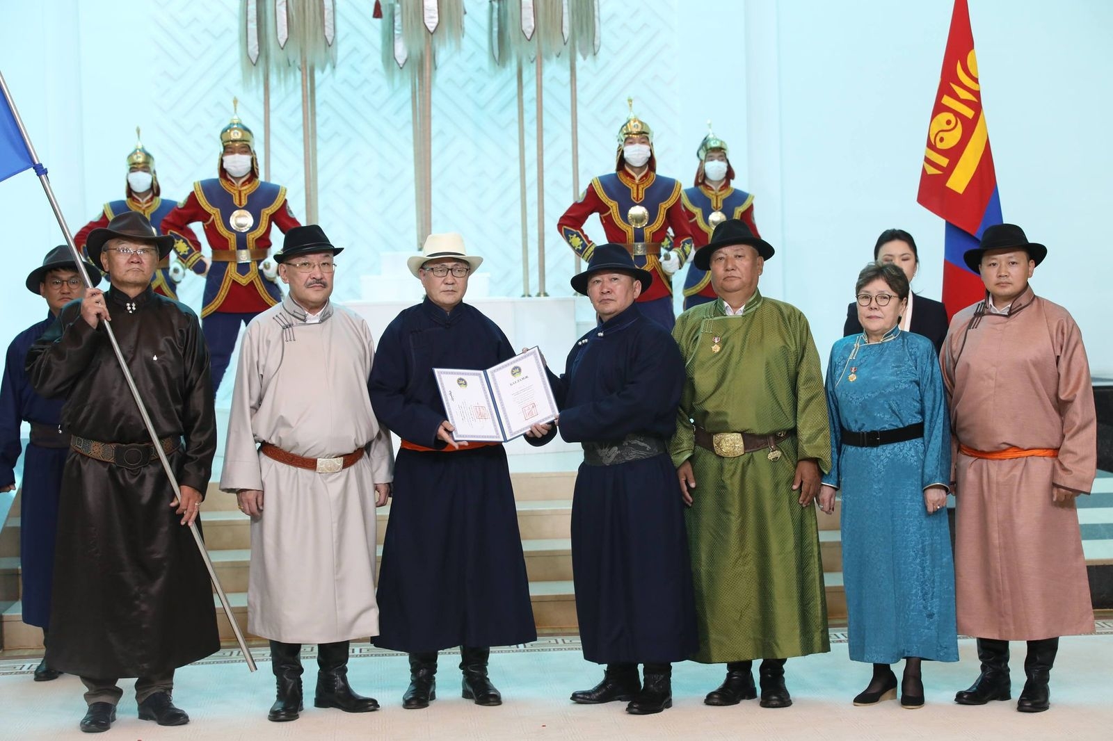 Ерөнхийлөгч Х.Баттулга “Монголын Ардчилсан холбоо” ТББ-ыг Монгол Улсын Баатар цолоор шагналаа