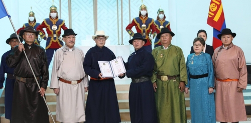 Ерөнхийлөгч Х.Баттулга “Монголын Ардчилсан холбоо” ТББ-ыг Монгол Улсын Баатар цолоор шагналаа