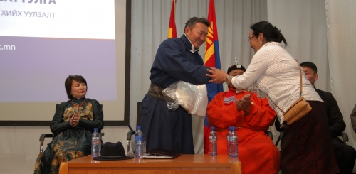 Монгол Улсын Ерөнхийлөгч Х.Баттулга Хархорин сумын иргэдтэй уулзав