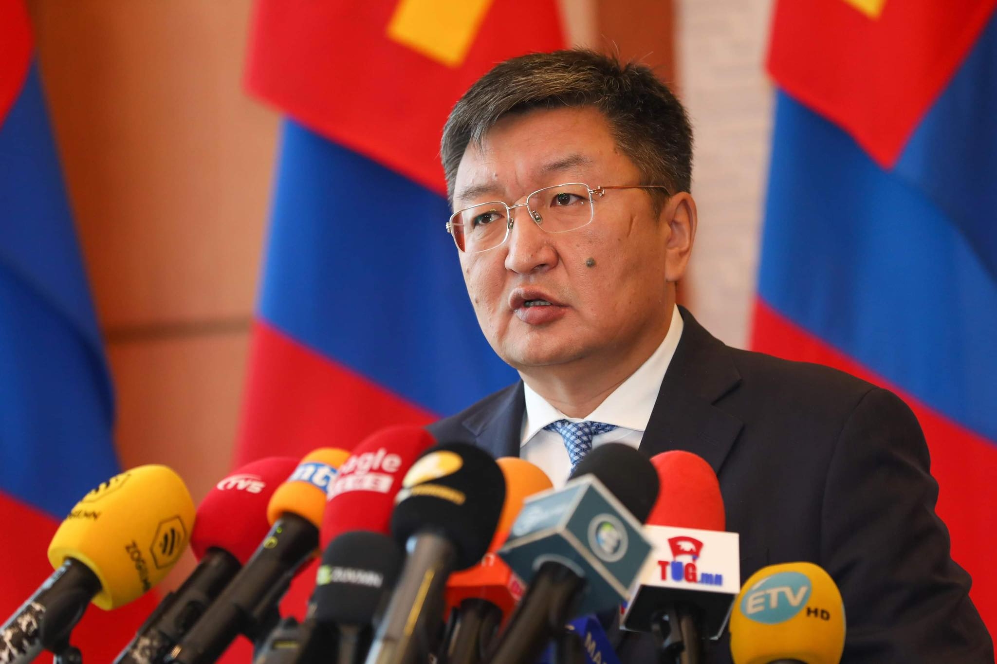 Монгол Улсын Ерөнхийлөгч У.Хүрэлсүх нэр бүхий хуулиудад бүхэлд нь хориг тавив