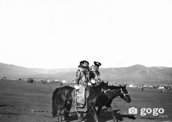 ХОВОР ЗУРГУУД: XIX зууны сүүлч, ХХ зууны эхэн үеийн монгол эмэгтэйчүүд