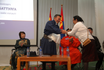 Монгол Улсын Ерөнхийлөгч Х.Баттулга Хархорин сумын иргэдтэй уулзав