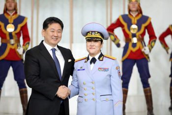 Монгол Улсын анхны эмэгтэй генерал цолтон төрлөө