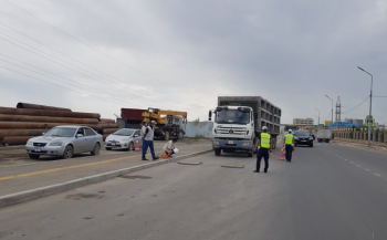 Ачааны автомашинуудын даацыг хэтрүүлэх зөрчил гарсаар байна